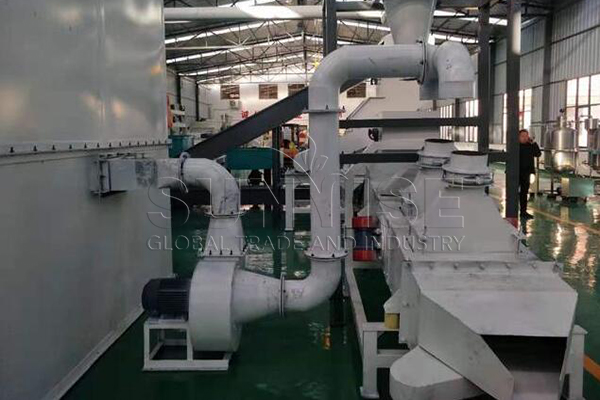 Air separator for plastic and metal screen in PV panel recycling